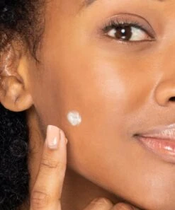 Neutrogena® Rapid Tone Repair Retinol + Vitamin C Dark Spot Corrector -Neutrogena Shop 6811036 alt3