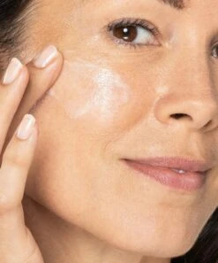 Neutrogena Rapid Wrinkle Repair® Regenerating Anti-Wrinkle Retinol Cream + Hyaluronic Acid -Neutrogena Shop 6811098XX alt4